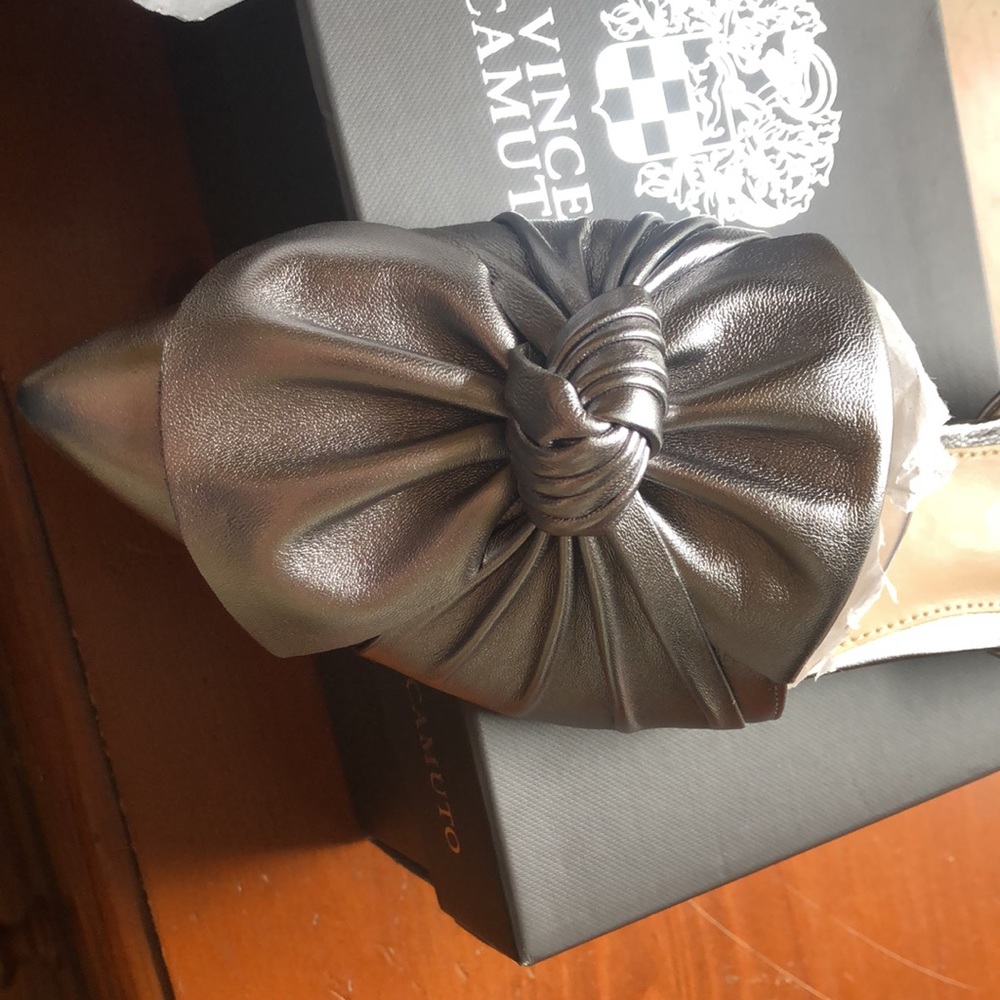 Vince Camuto flats. NWT. 8 1/2. Silver. - Picture 2 of 8